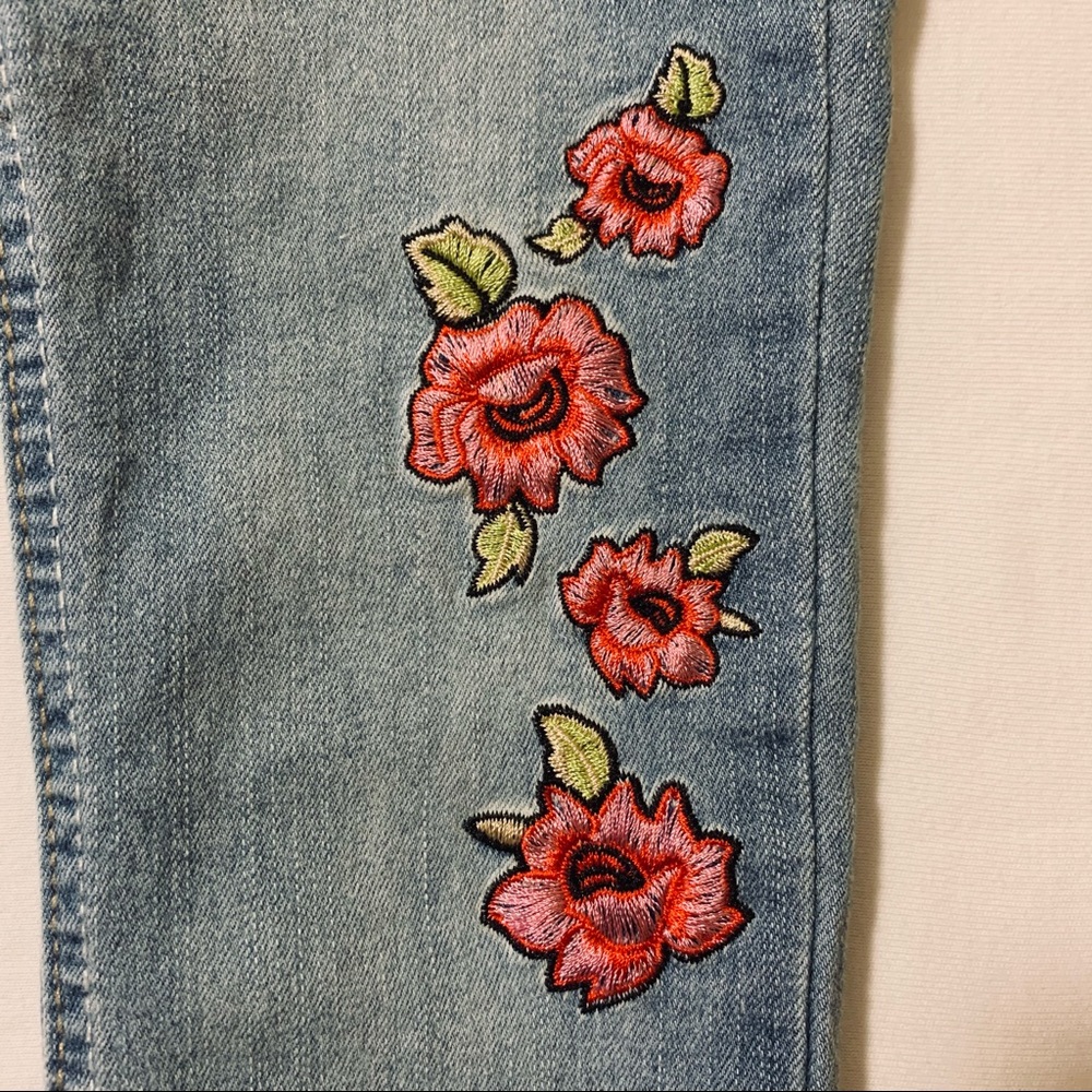 COPY - girl's jeans with embroidered flower detai…
